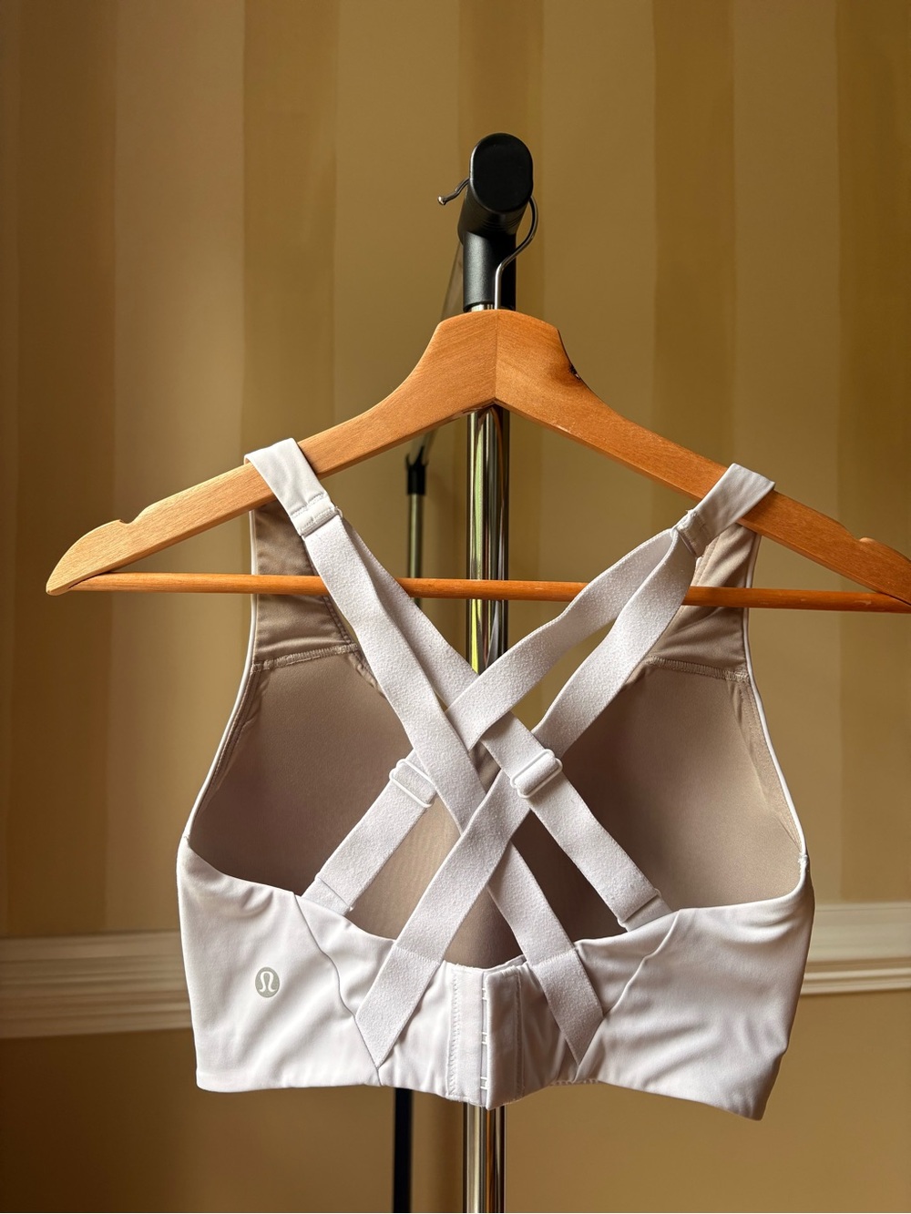 lululemon athletica Enlite Bra Off-White Crossback Support Sports Bra